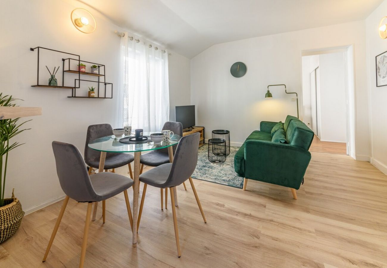 Apartment in Grenoble - Charming T2, comfort, tram at the foot 