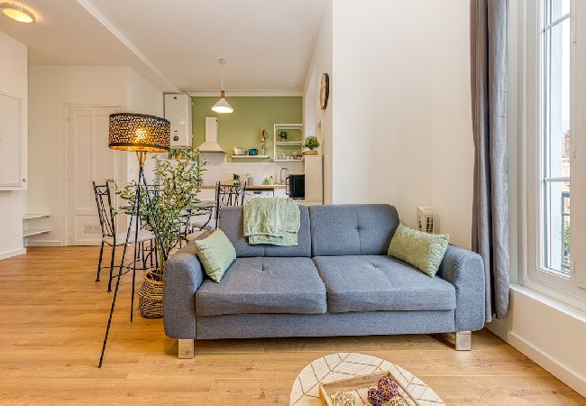 Studio in Grenoble - Between station and city center: double bed, wifi  Studio in Grenoble - Between station and city center: double bed, wifi