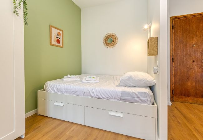 Studio in Grenoble - Between station and city center: double bed, wifi  Studio in Grenoble - Between station and city center: double bed, wifi