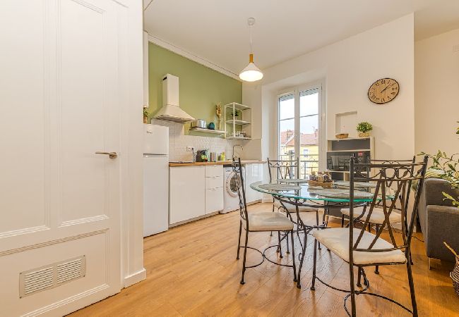 Studio in Grenoble - Between station and city center: double bed, wifi  Studio in Grenoble - Between station and city center: double bed, wifi