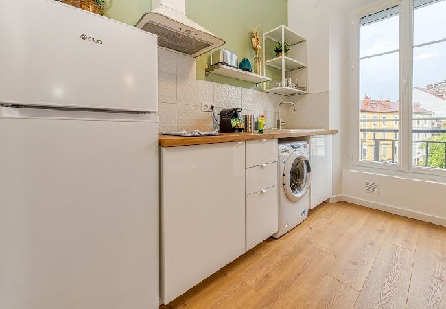 Studio in Grenoble - Between station and city center: double bed, wifi  Studio in Grenoble - Between station and city center: double bed, wifi