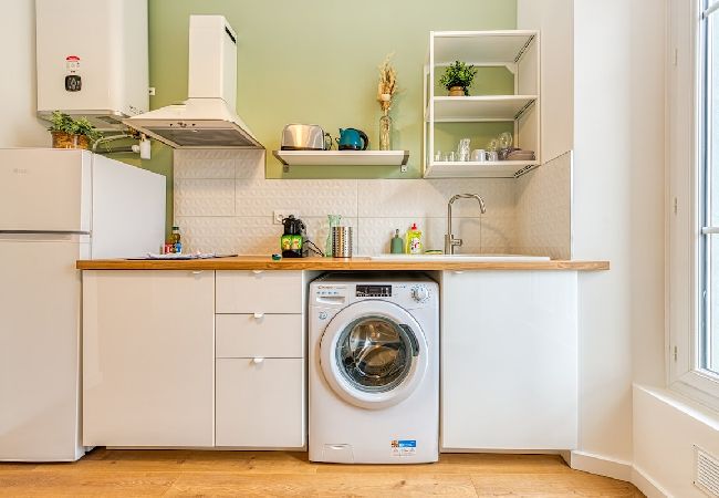Studio in Grenoble - Between station and city center: double bed, wifi  Studio in Grenoble - Between station and city center: double bed, wifi