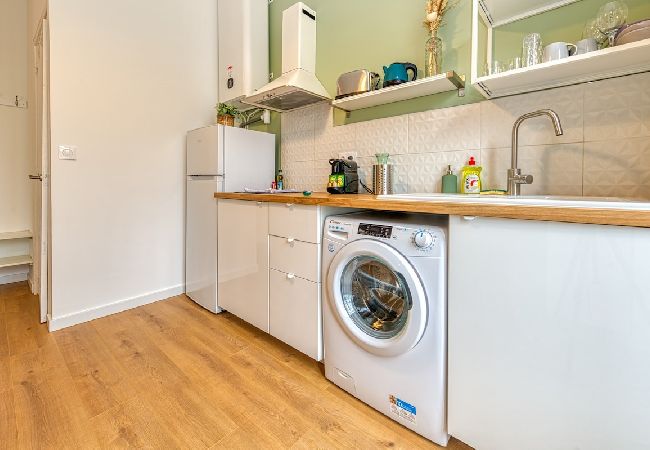 Studio in Grenoble - Between station and city center: double bed, wifi  Studio in Grenoble - Between station and city center: double bed, wifi