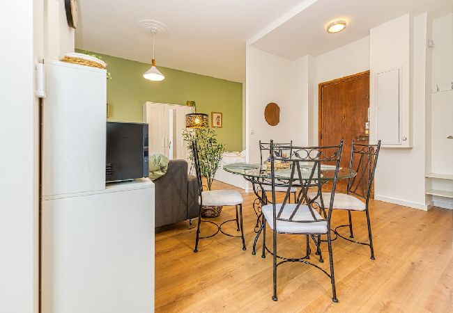 Studio in Grenoble - Between station and city center: double bed, wifi  Studio in Grenoble - Between station and city center: double bed, wifi