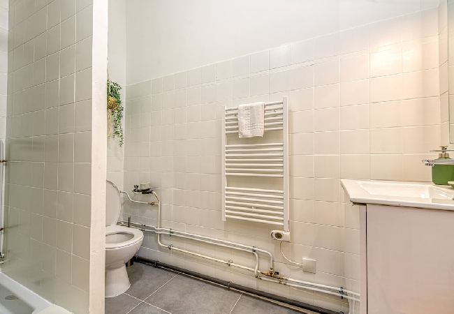 Studio in Grenoble - Between station and city center: double bed, wifi  Studio in Grenoble - Between station and city center: double bed, wifi