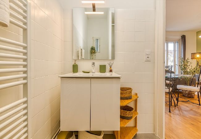 Studio in Grenoble - Between station and city center: double bed, wifi  Studio in Grenoble - Between station and city center: double bed, wifi