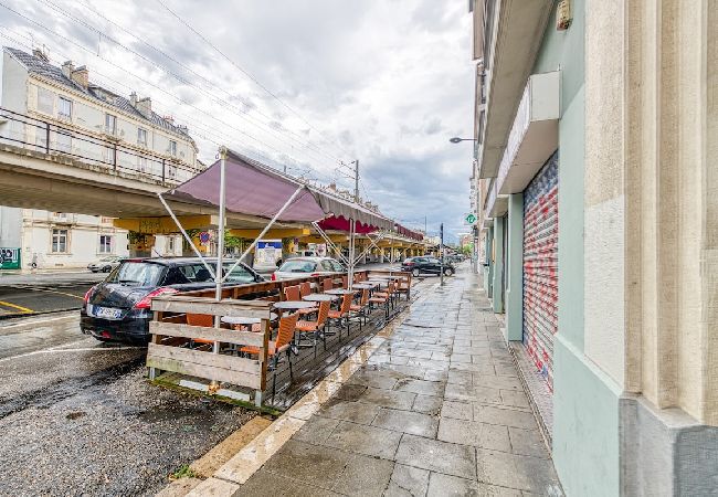 Studio in Grenoble - Between station and city center: double bed, wifi  Studio in Grenoble - Between station and city center: double bed, wifi