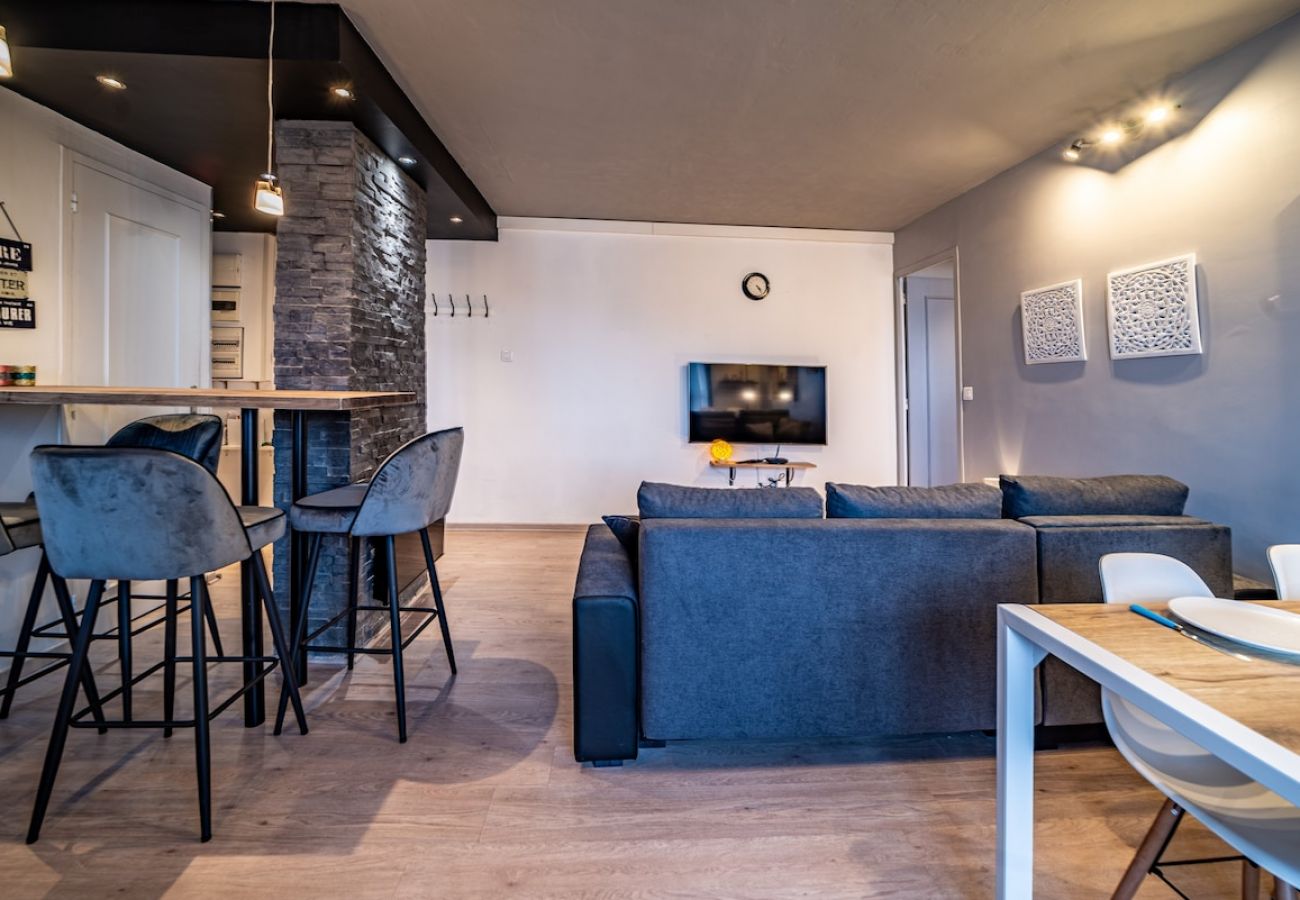 Apartment in Grenoble - Cozy, quiet, wifi with fiber, spacious, tram C 