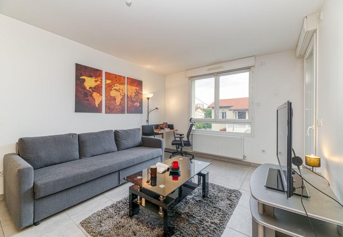 Apartment in Saint-Martin-d´Hères - Beautiful apartment-private garage-balcony-wifi 