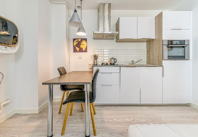 Studio in Grenoble - 15min walk to hyper-centre: real double bed, wifi  Studio in Grenoble - 15min walk to hyper-centre: real double bed, wifi