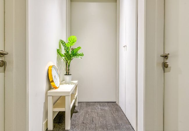 Studio in Grenoble - 15min walk to hyper-centre: real double bed, wifi  Studio in Grenoble - 15min walk to hyper-centre: real double bed, wifi