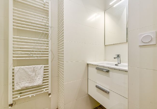 Studio in Grenoble - 15min walk to hyper-centre: real double bed, wifi  Studio in Grenoble - 15min walk to hyper-centre: real double bed, wifi
