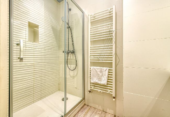 Studio in Grenoble - 15min walk to hyper-centre: real double bed, wifi  Studio in Grenoble - 15min walk to hyper-centre: real double bed, wifi