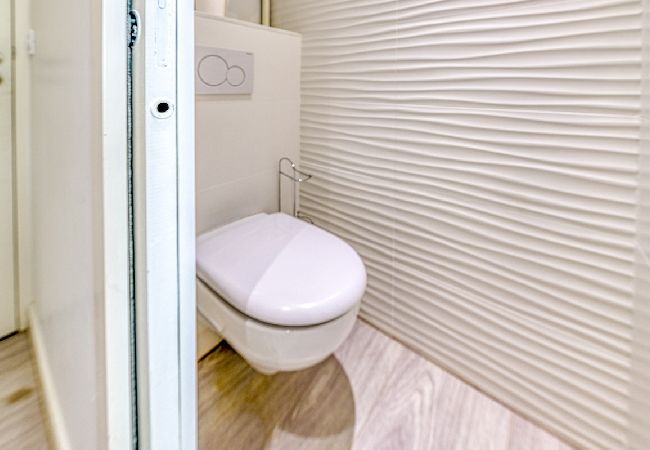 Studio in Grenoble - 15min walk to hyper-centre: real double bed, wifi  Studio in Grenoble - 15min walk to hyper-centre: real double bed, wifi