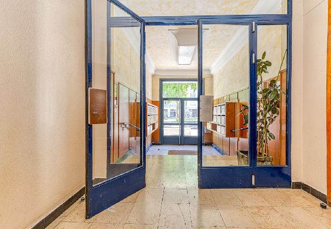 Studio in Grenoble - 15min walk to hyper-centre: real double bed, wifi  Studio in Grenoble - 15min walk to hyper-centre: real double bed, wifi