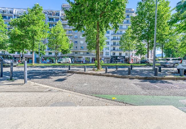 Studio in Grenoble - 15min walk to hyper-centre: real double bed, wifi  Studio in Grenoble - 15min walk to hyper-centre: real double bed, wifi