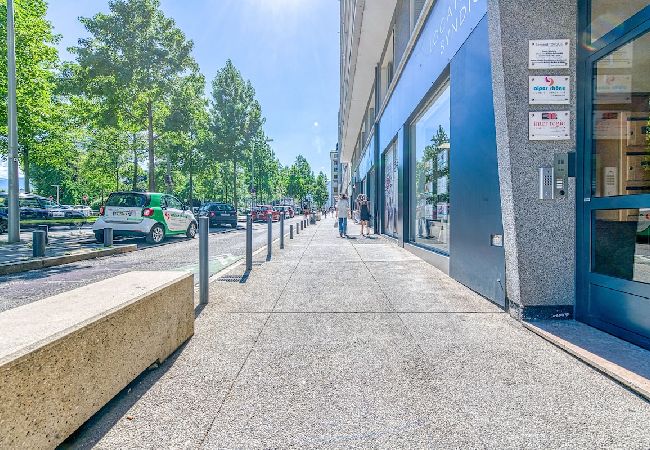 Studio in Grenoble - 15min walk to hyper-centre: real double bed, wifi  Studio in Grenoble - 15min walk to hyper-centre: real double bed, wifi