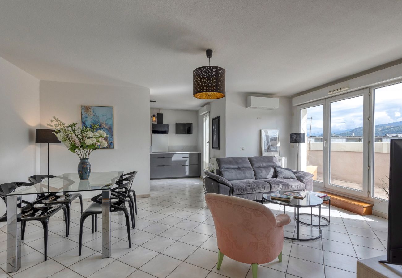 Apartment in Echirolles - Superb apartment, balcony, air conditioning 