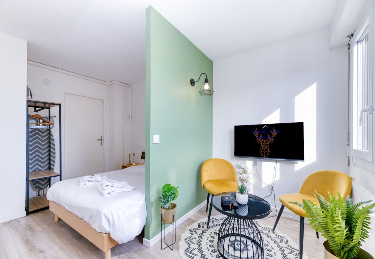 Studio in Grenoble - STUDIO free parking, wifi - fiber, comfort bed 