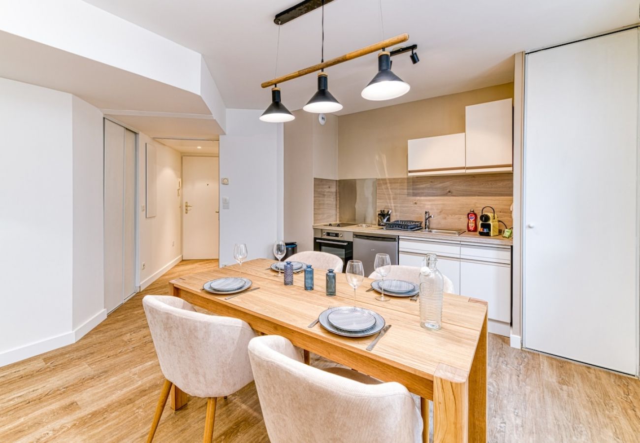 Apartment in Grenoble - Gare district, 2 people, fiber wifi, balcony  Apartment in Grenoble - Gare district, 2 people, fiber wifi, balcony