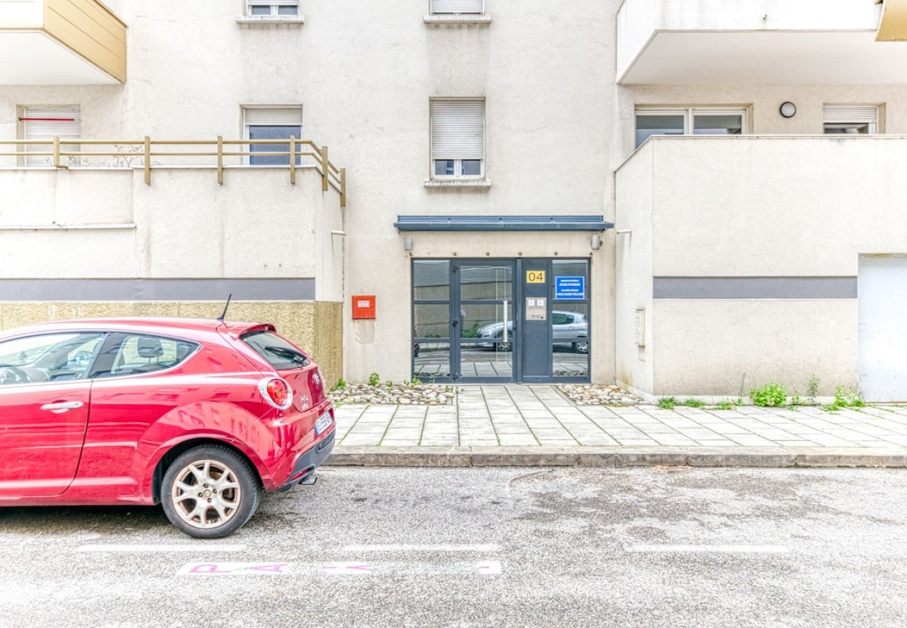 Apartment in Grenoble - Gare district, 2 people, fiber wifi, balcony  Apartment in Grenoble - Gare district, 2 people, fiber wifi, balcony