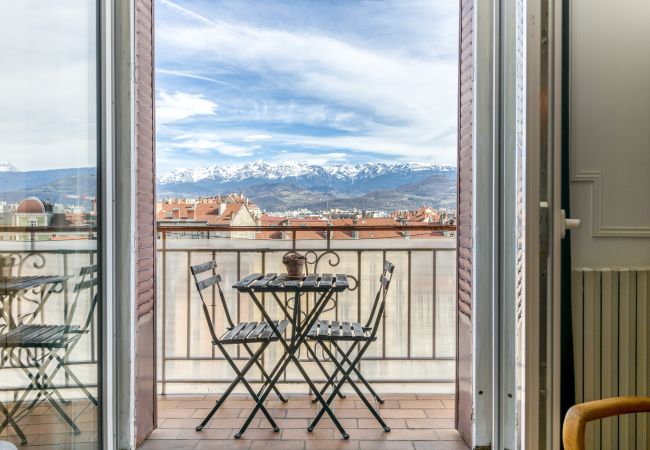 Apartment in Grenoble - 90 Jean Jaurès Apartment in Grenoble - 90 Jean Jaurès