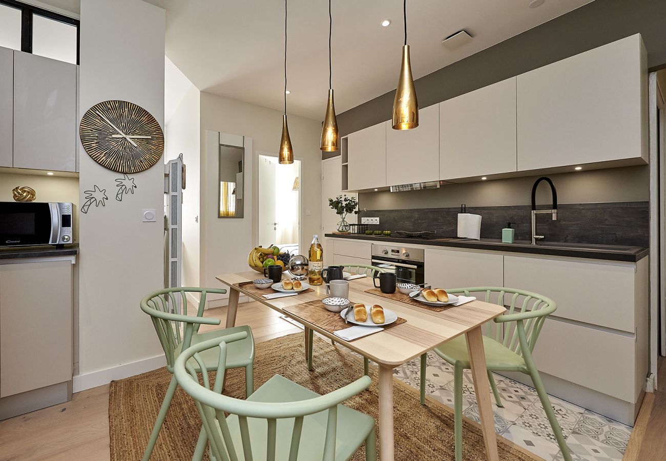 Apartment in Grenoble - L'élégance avec 4 chambres + 2sdb + 2wc. 10min gare 