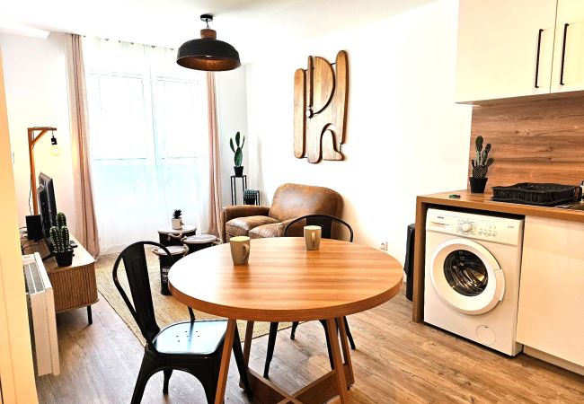 Apartment in Grenoble - Ricard - T2 - wifi - near train station Apartment in Grenoble - Ricard - T2 - wifi - near train station