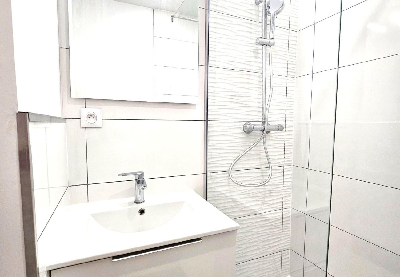 Apartment in Grenoble - Ricard - T2 - wifi - near train station Apartment in Grenoble - Ricard - T2 - wifi - near train station