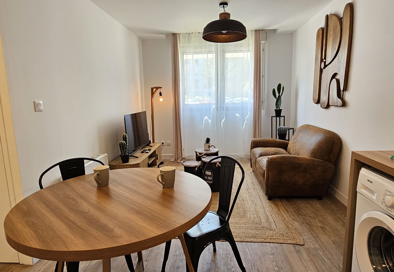 Apartment in Grenoble - Ricard - T2 - wifi - near train station Apartment in Grenoble - Ricard - T2 - wifi - near train station