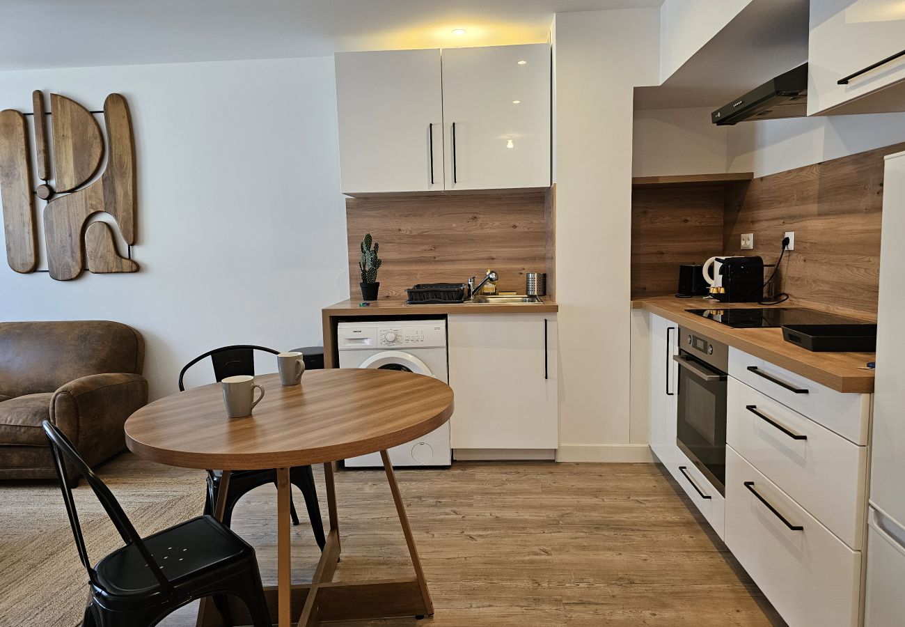 Apartment in Grenoble - Ricard - T2 - wifi - near train station Apartment in Grenoble - Ricard - T2 - wifi - near train station