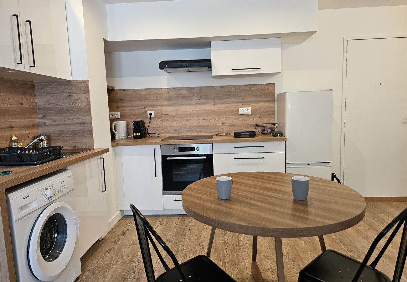 Apartment in Grenoble - Ricard - T2 - wifi - near train station Apartment in Grenoble - Ricard - T2 - wifi - near train station