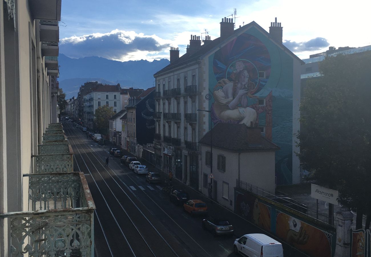 Apartment in Grenoble - Berriat - Spacious & Bright 2 room apartment – 10 min from the train station Apartment in Grenoble - Berriat - Spacious & Bright 2 room apartment – 10 min from the train station