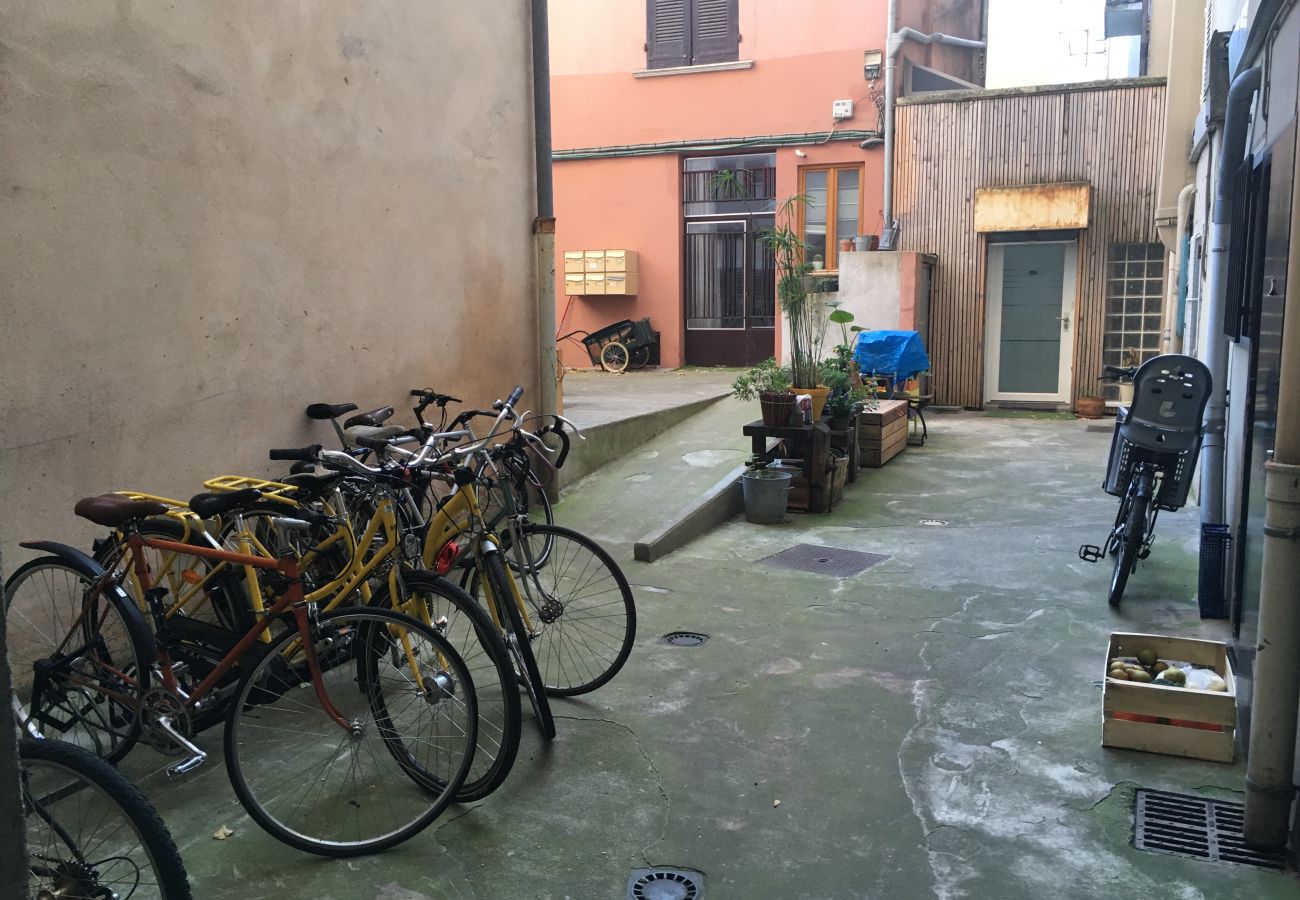 Apartment in Grenoble - Berriat - Spacious & Bright 2 room apartment – 10 min from the train station Apartment in Grenoble - Berriat - Spacious & Bright 2 room apartment – 10 min from the train station