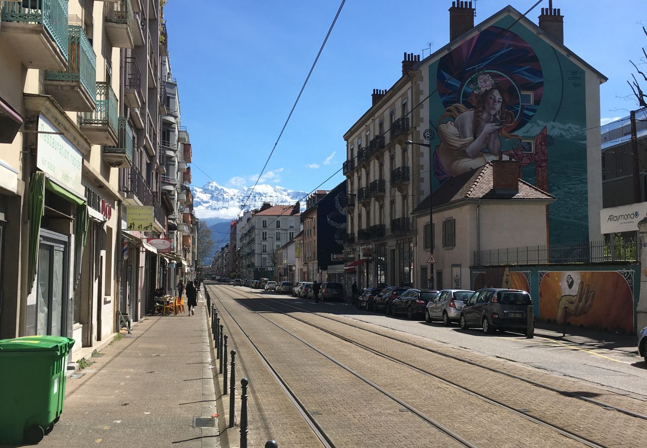 Apartment in Grenoble - Berriat - Spacious & Bright 2 room apartment – 10 min from the train station Apartment in Grenoble - Berriat - Spacious & Bright 2 room apartment – 10 min from the train station