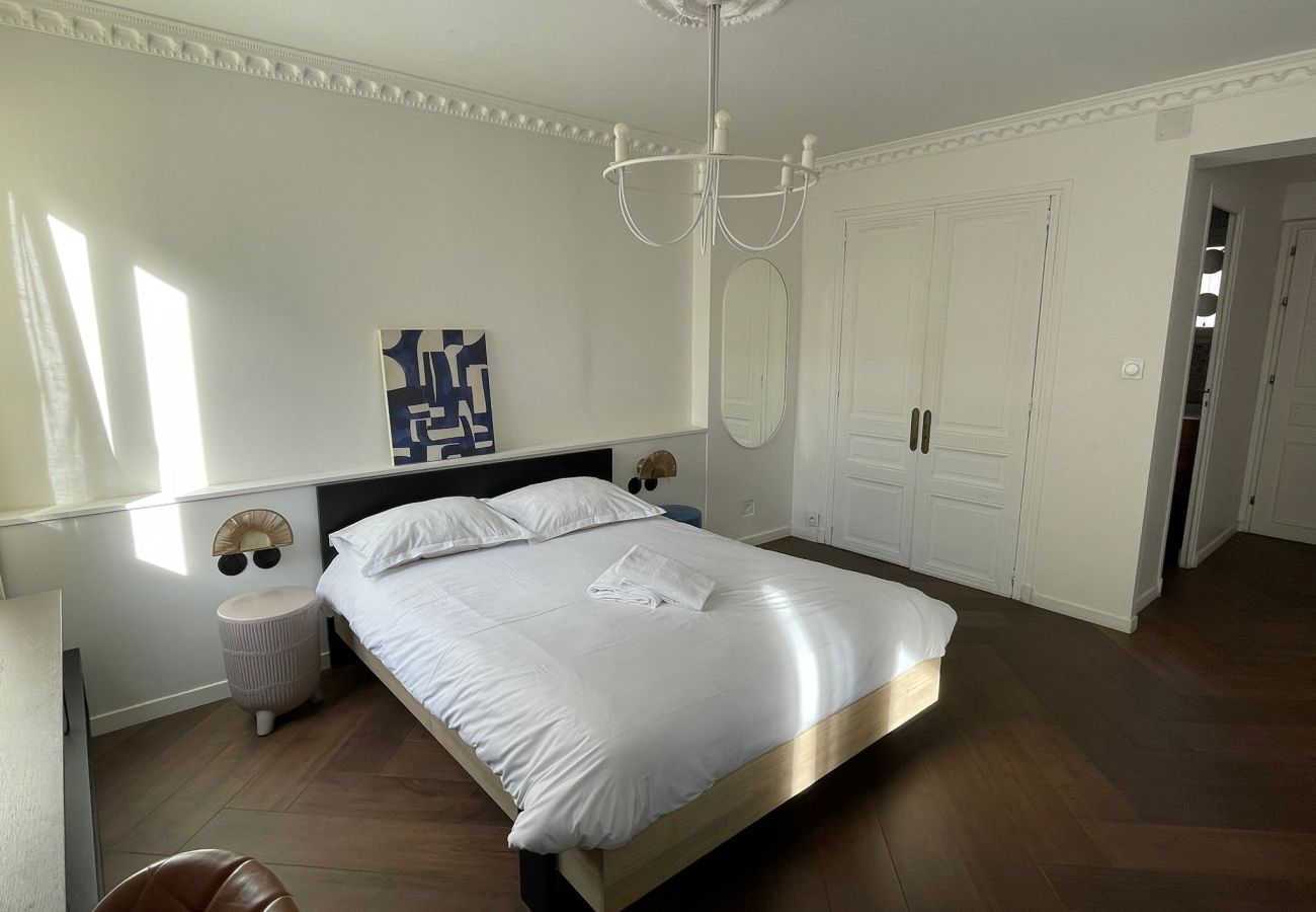 Apartment in Grenoble - Ampère - Nid douillet - Garage privé - Proche Gare - WIFI