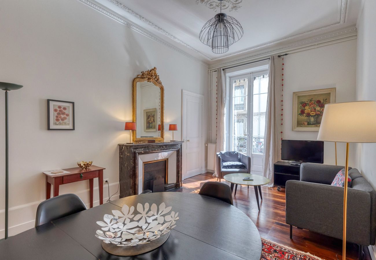 Apartment in Grenoble - Thiers - T4: Grenoble city center - spacious - sleeps 5