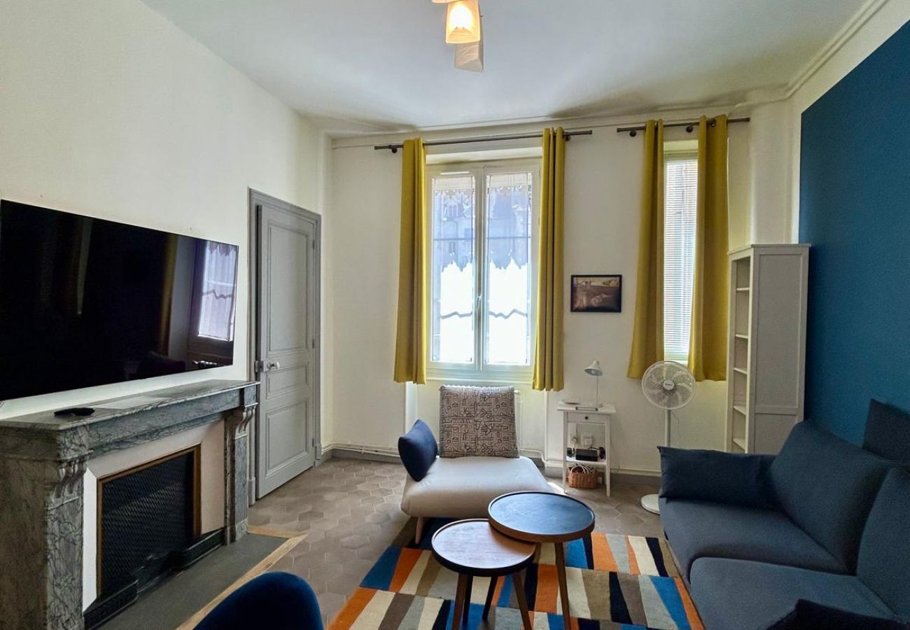 Apartment in Grenoble - Sault - Centre ville de Grenoble : Spacieux & lumineux