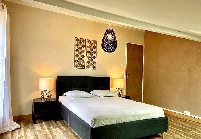 Appartement à Bernin - Cosy au calme, climatisation, 3min A41  Appartement à Bernin - Cosy au calme, climatisation, 3min A41