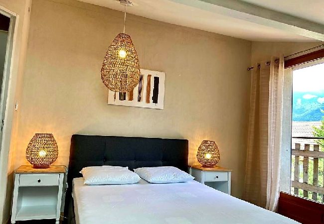 Appartement à Bernin - Cosy au calme, climatisation, 3min A41  Appartement à Bernin - Cosy au calme, climatisation, 3min A41