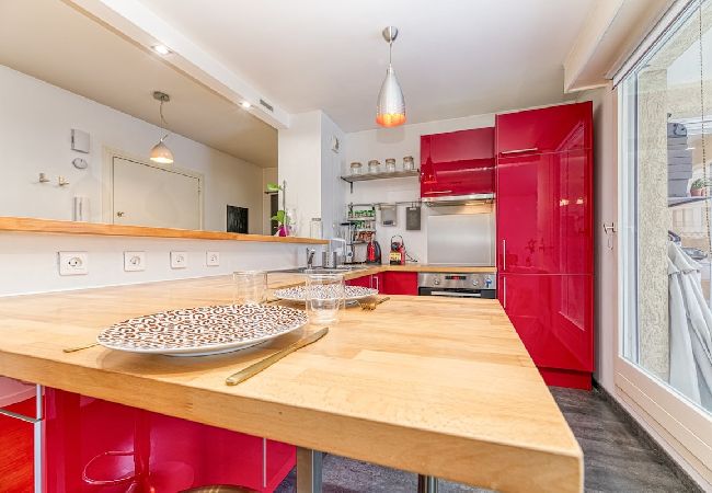 Appartement à Grenoble - 50m GEM - 400m Gare: garage privé, terrasse, wifi  Appartement à Grenoble - 50m GEM - 400m Gare: garage privé, terrasse, wifi