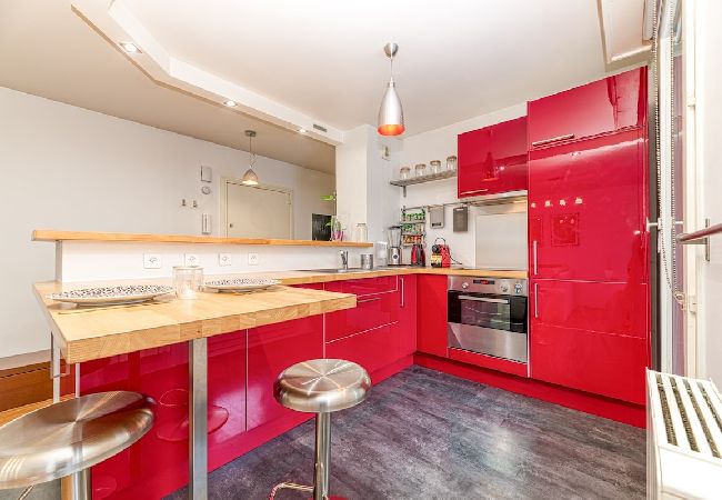Appartement à Grenoble - 50m GEM - 400m Gare: garage privé, terrasse, wifi  Appartement à Grenoble - 50m GEM - 400m Gare: garage privé, terrasse, wifi