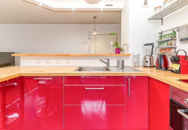 Appartement à Grenoble - 50m GEM - 400m Gare: garage privé, terrasse, wifi  Appartement à Grenoble - 50m GEM - 400m Gare: garage privé, terrasse, wifi