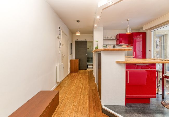 Appartement à Grenoble - 50m GEM - 400m Gare: garage privé, terrasse, wifi  Appartement à Grenoble - 50m GEM - 400m Gare: garage privé, terrasse, wifi