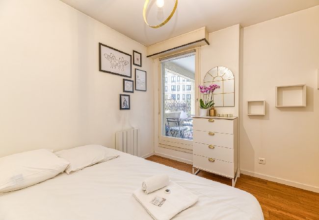Appartement à Grenoble - 50m GEM - 400m Gare: garage privé, terrasse, wifi  Appartement à Grenoble - 50m GEM - 400m Gare: garage privé, terrasse, wifi