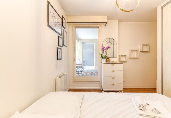Appartement à Grenoble - 50m GEM - 400m Gare: garage privé, terrasse, wifi  Appartement à Grenoble - 50m GEM - 400m Gare: garage privé, terrasse, wifi