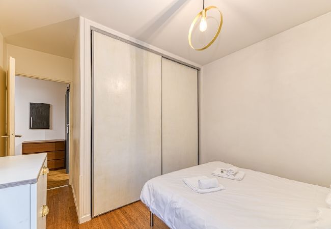 Appartement à Grenoble - 50m GEM - 400m Gare: garage privé, terrasse, wifi  Appartement à Grenoble - 50m GEM - 400m Gare: garage privé, terrasse, wifi