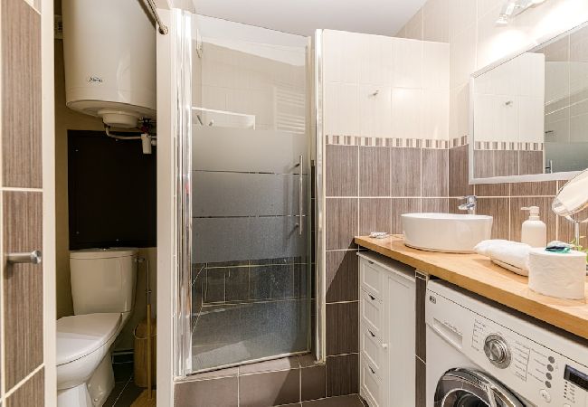 Appartement à Grenoble - 50m GEM - 400m Gare: garage privé, terrasse, wifi  Appartement à Grenoble - 50m GEM - 400m Gare: garage privé, terrasse, wifi