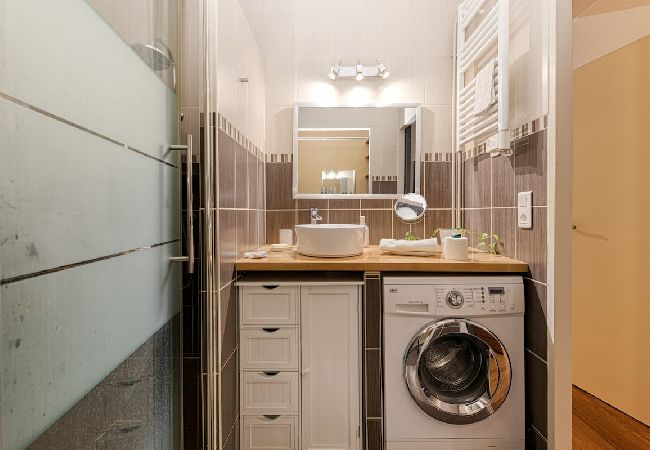 Appartement à Grenoble - 50m GEM - 400m Gare: garage privé, terrasse, wifi  Appartement à Grenoble - 50m GEM - 400m Gare: garage privé, terrasse, wifi