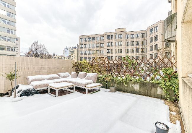 Appartement à Grenoble - 50m GEM - 400m Gare: garage privé, terrasse, wifi  Appartement à Grenoble - 50m GEM - 400m Gare: garage privé, terrasse, wifi